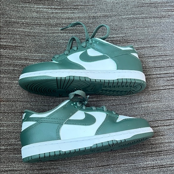 Nike - Picture 5 of 10